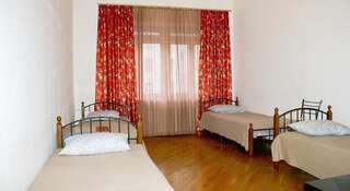 Гостиница АЛЛиС-ХОЛЛ Хостел Екатеринбург Кровать в общем четырехместном номере для мужчин-8