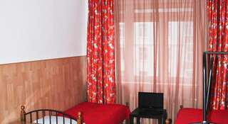 Гостиница АЛЛиС-ХОЛЛ Хостел Екатеринбург Односпальная кровать в общем номере для женщин с 3 кроватями-1