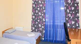 Гостиница АЛЛиС-ХОЛЛ Хостел Екатеринбург Двухместный номер с 2 отдельными кроватями и общей ванной комнатой-3