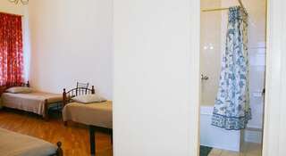 Гостиница АЛЛиС-ХОЛЛ Хостел Екатеринбург Кровать в общем четырехместном номере для мужчин-5